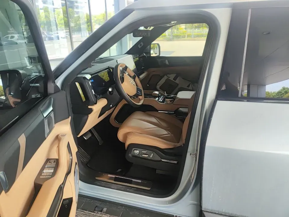 2025 FangChengBao Bao 8 2.0T 245HP L4 E-CVT PHEV 36.8KWH,autocango,china used car exporter,china ev exporter,chinese used car exporter,chinese used ev exporter