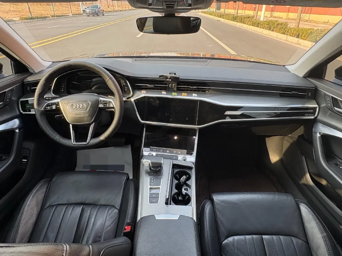 2022 Audi A6L 2.0T 224HP L4 7DCT,autocango,china used car exporter,china ev exporter,chinese used car exporter,chinese used ev exporter