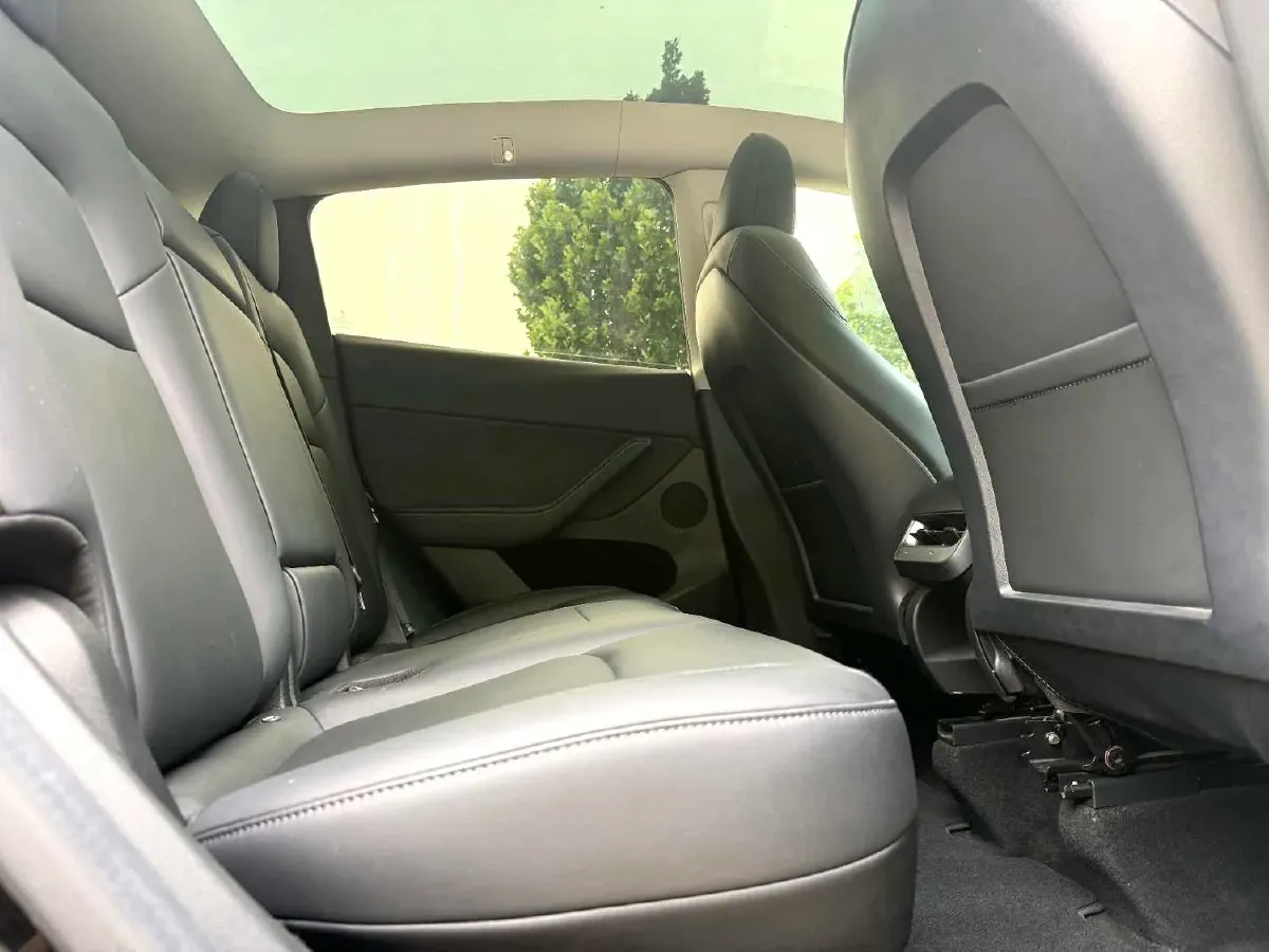 2022 Tesla Model Y BEV 60KWH,autocango,china used car exporter,china ev exporter,chinese used car exporter,chinese used ev exporter