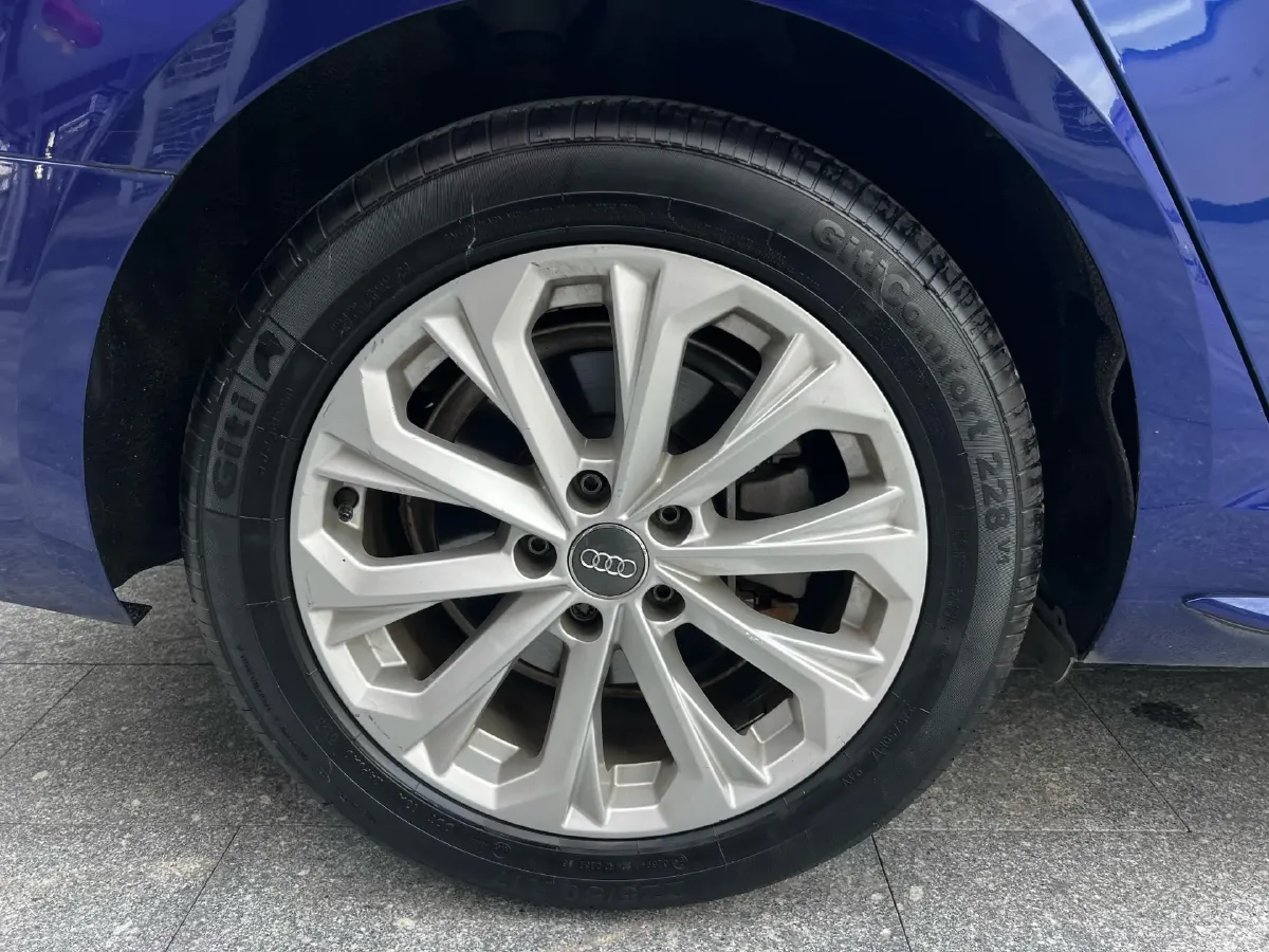 2019 Audi A4L 2.0T 190HP L4 7DCT,autocango,china used car exporter,china ev exporter,chinese used car exporter,chinese used ev exporter