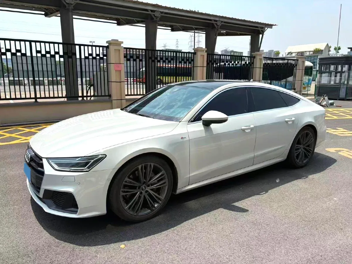 2023 Audi Q7 2.0T 265HP L4 8AT,autocango,china used car exporter,china ev exporter,chinese used car exporter,chinese used ev exporter
