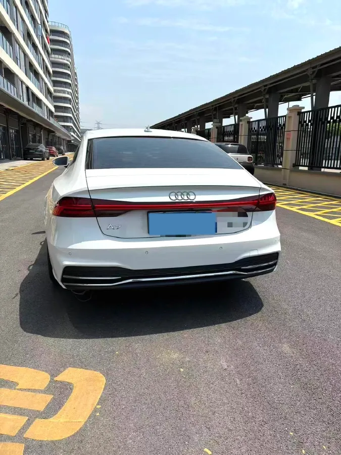 2023 Audi Q7 2.0T 265HP L4 8AT,autocango,china used car exporter,china ev exporter,chinese used car exporter,chinese used ev exporter