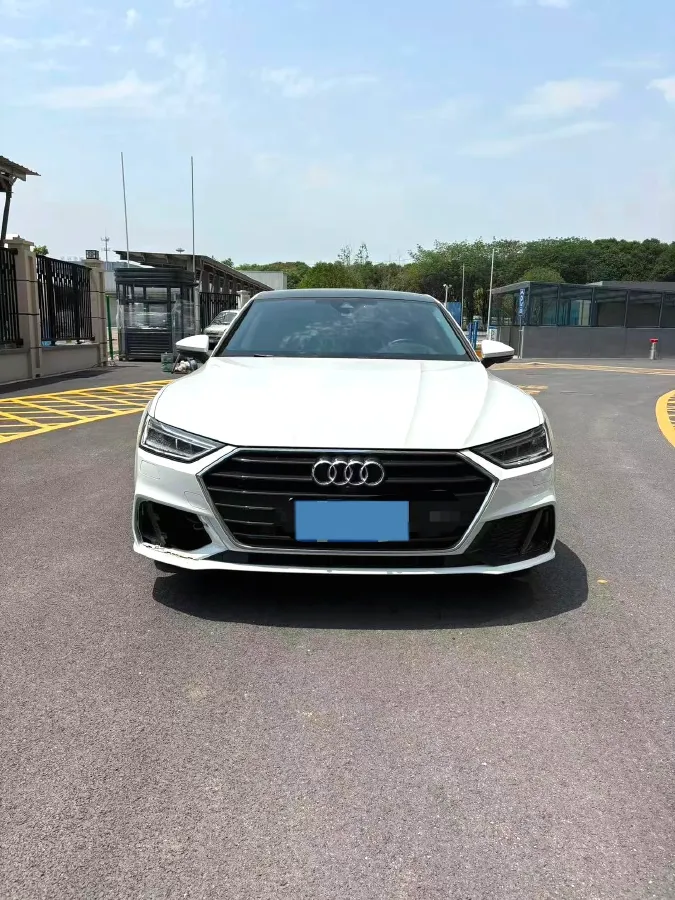 2023 Audi Q7 2.0T 265HP L4 8AT,autocango,china used car exporter,china ev exporter,chinese used car exporter,chinese used ev exporter