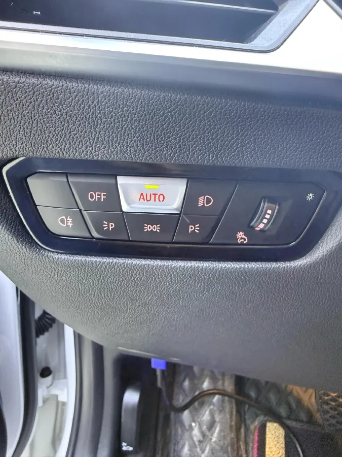 2023 BMW 3 Series 2.0T 156HP L4 8AT,autocango,china used car exporter,china ev exporter,chinese used car exporter,chinese used ev exporter