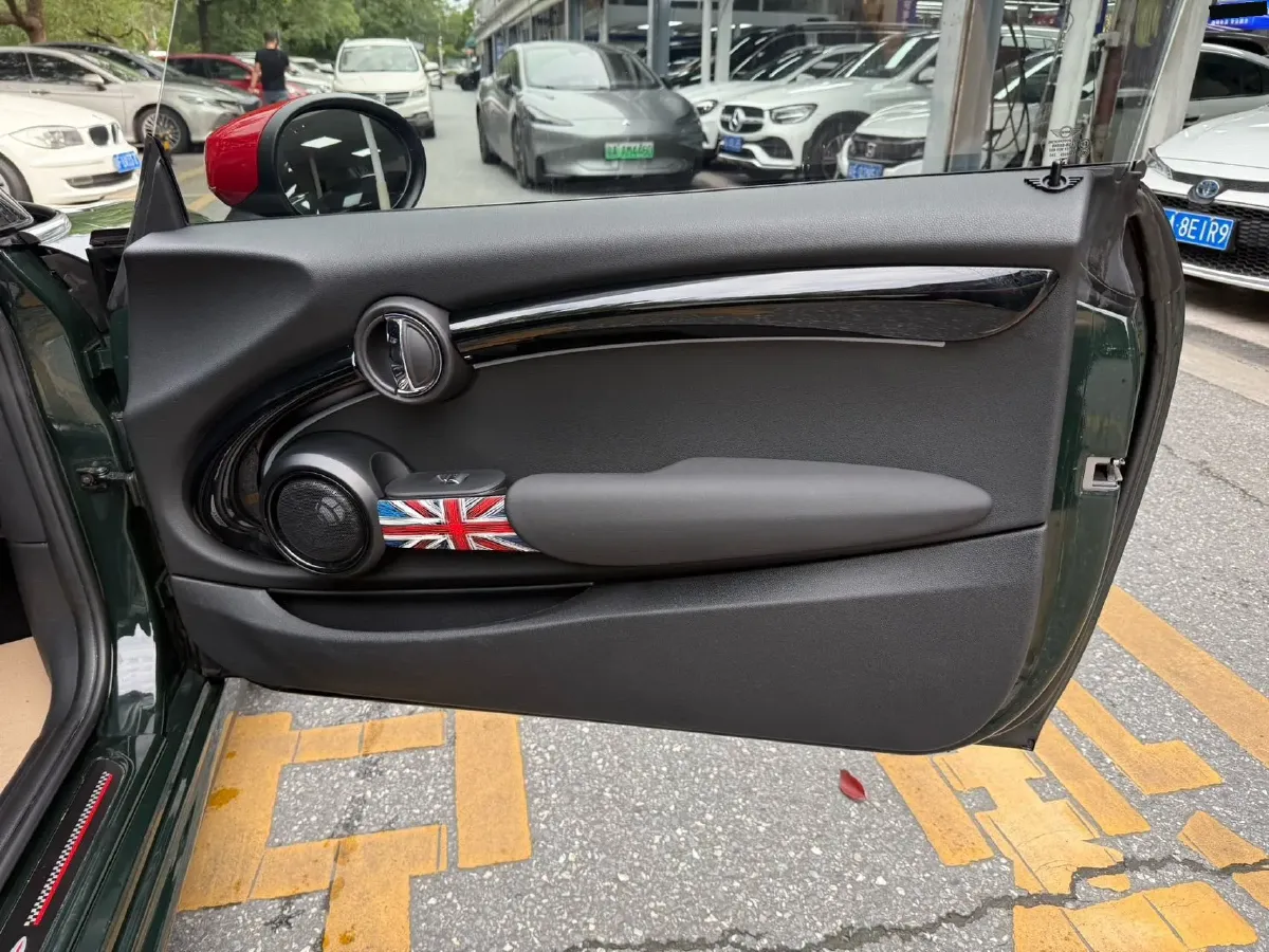 2023 MINI JCW 2.0T 231HP L4 8AT,autocango,china used car exporter,china ev exporter,chinese used car exporter,chinese used ev exporter
