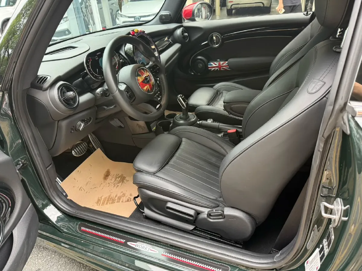 2023 MINI JCW 2.0T 231HP L4 8AT,autocango,china used car exporter,china ev exporter,chinese used car exporter,chinese used ev exporter
