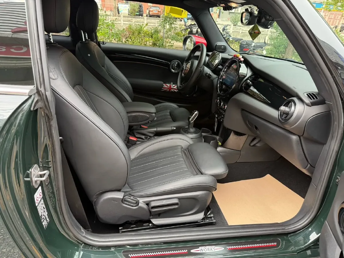 2023 MINI JCW 2.0T 231HP L4 8AT,autocango,china used car exporter,china ev exporter,chinese used car exporter,chinese used ev exporter