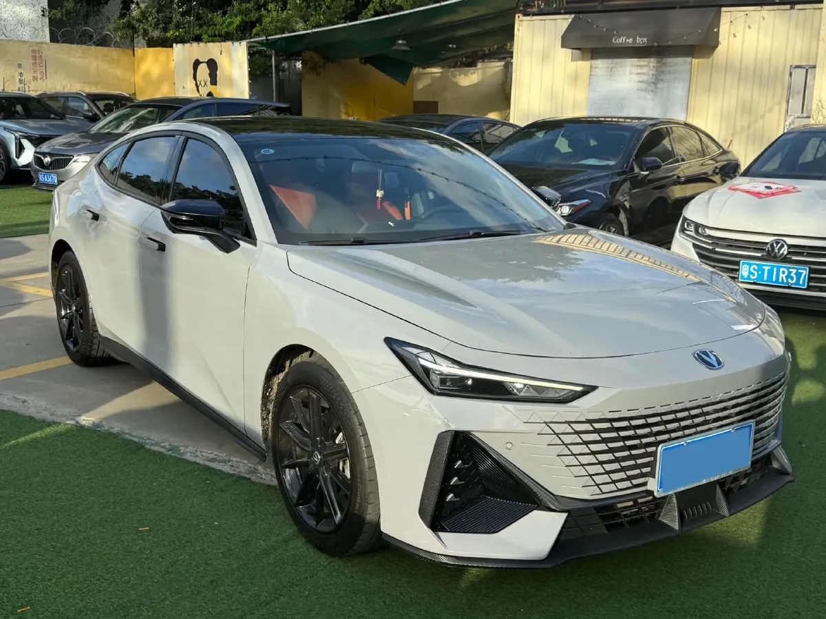 2022 ChangAn UNI-V 1.5T 188HP L4 7DCT,autocango,china used car exporter,china ev exporter,chinese used car exporter,chinese used ev exporter