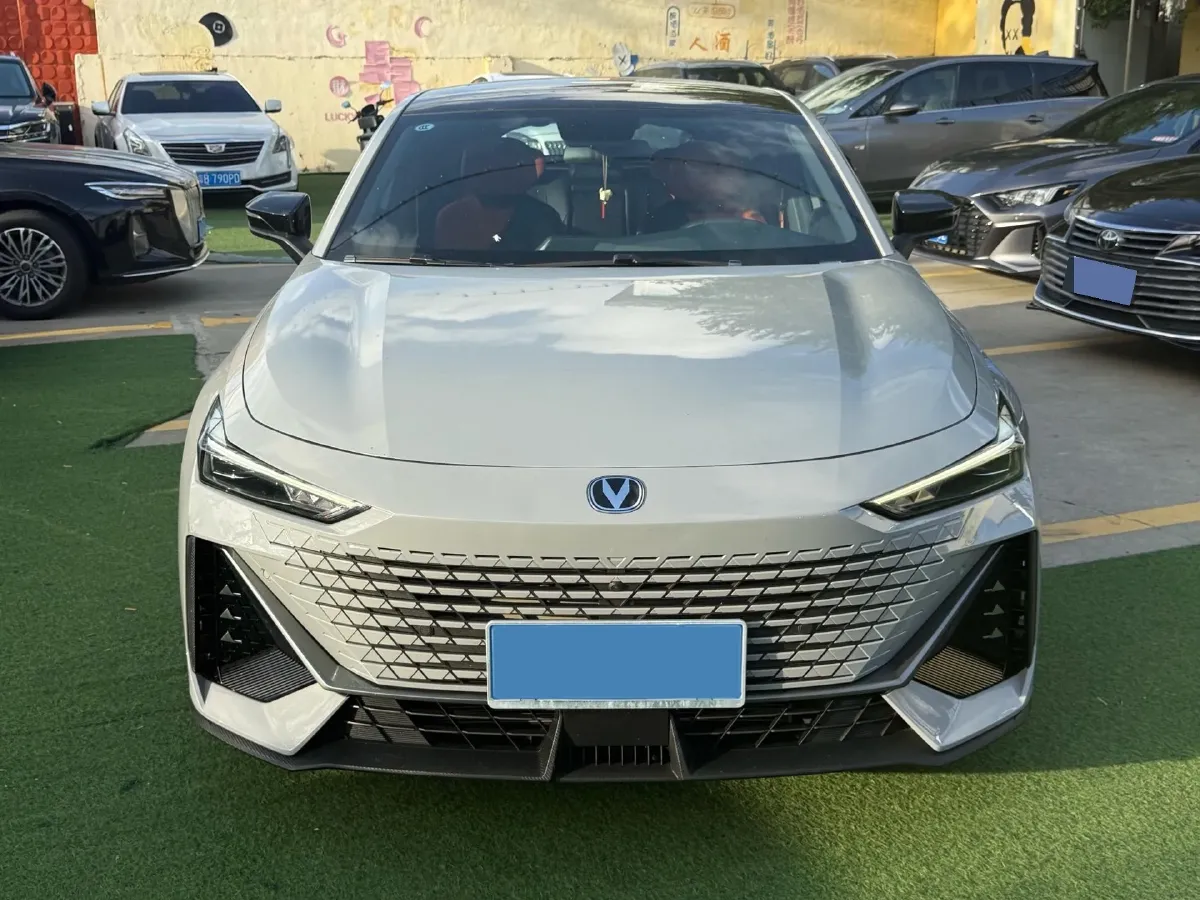 2022 ChangAn UNI-V 1.5T 188HP L4 7DCT,autocango,china used car exporter,china ev exporter,chinese used car exporter,chinese used ev exporter