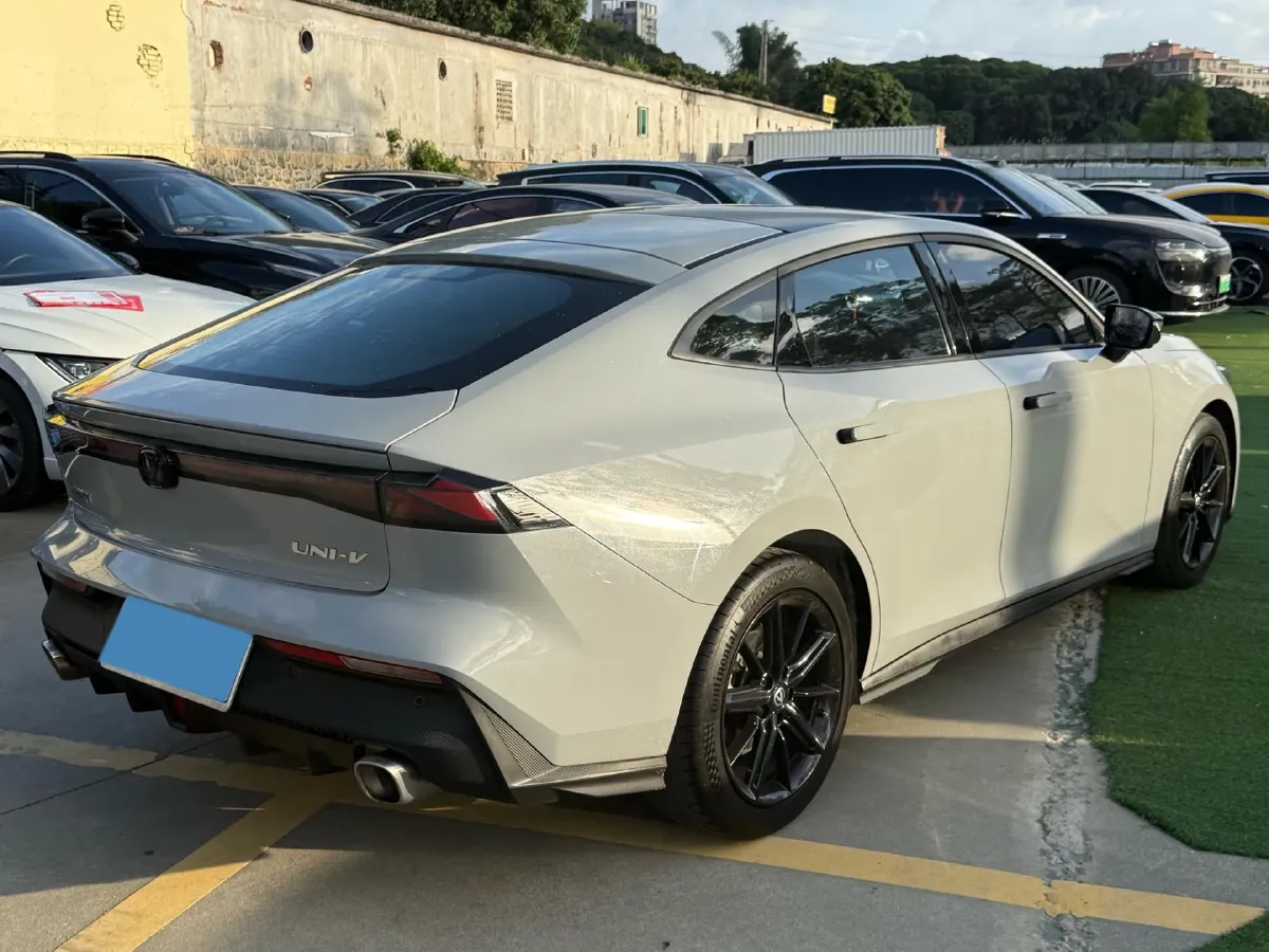2022 ChangAn UNI-V 1.5T 188HP L4 7DCT,autocango,china used car exporter,china ev exporter,chinese used car exporter,chinese used ev exporter