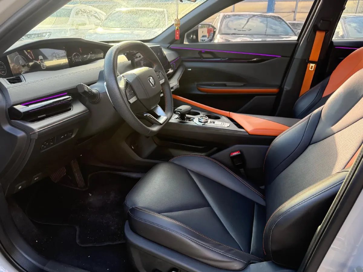 2022 ChangAn UNI-V 1.5T 188HP L4 7DCT,autocango,china used car exporter,china ev exporter,chinese used car exporter,chinese used ev exporter