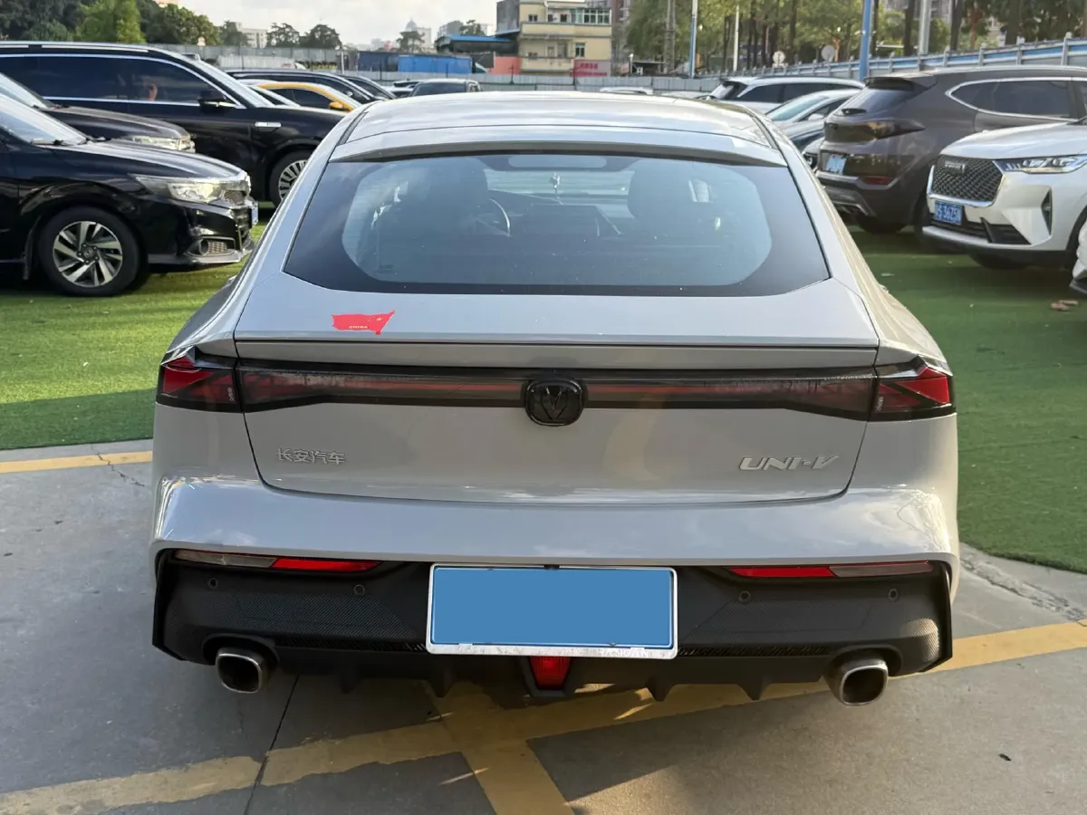 2022 ChangAn UNI-V 1.5T 188HP L4 7DCT,autocango,china used car exporter,china ev exporter,chinese used car exporter,chinese used ev exporter