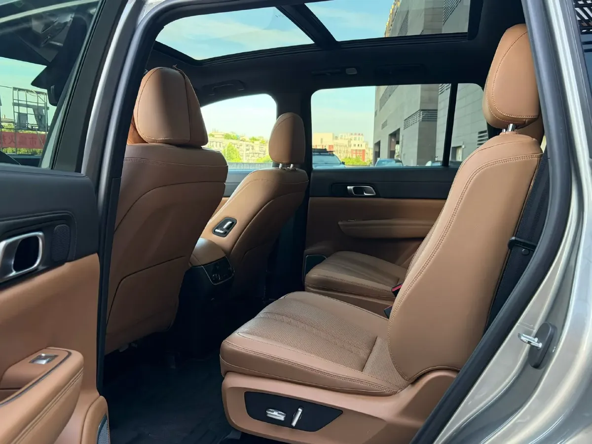 2020 Li ONE Range Extended 131HP REEV 40.5KWH,autocango,china used car exporter,china ev exporter,chinese used car exporter,chinese used ev exporter