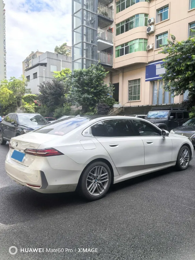 2025 BMW 5 Series 2.0T 190HP L4 8AT,autocango,china used car exporter,china ev exporter,chinese used car exporter,chinese used ev exporter