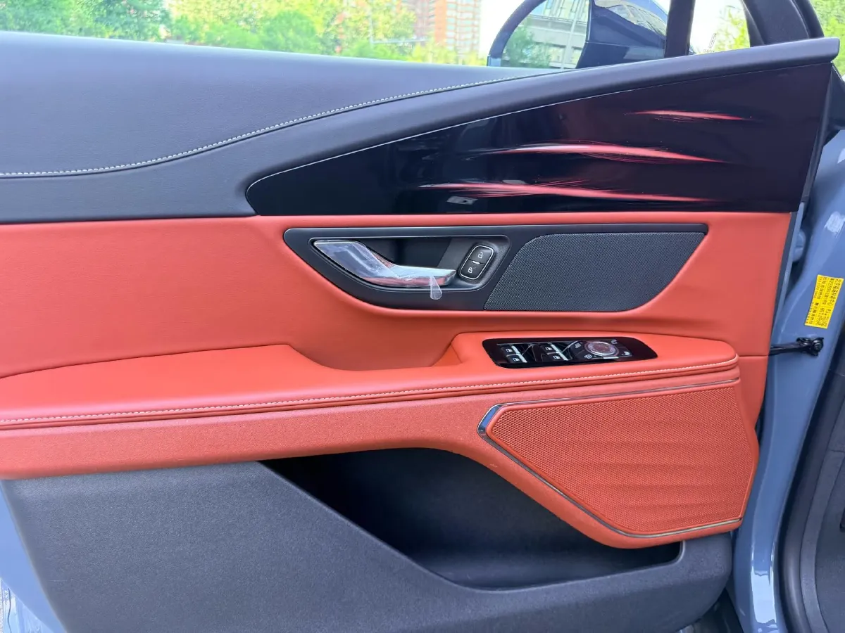 2025 Lincoln Nautilus 2.0T 282HP L4 E-CVT Hybrid,autocango,china used car exporter,china ev exporter,chinese used car exporter,chinese used ev exporter