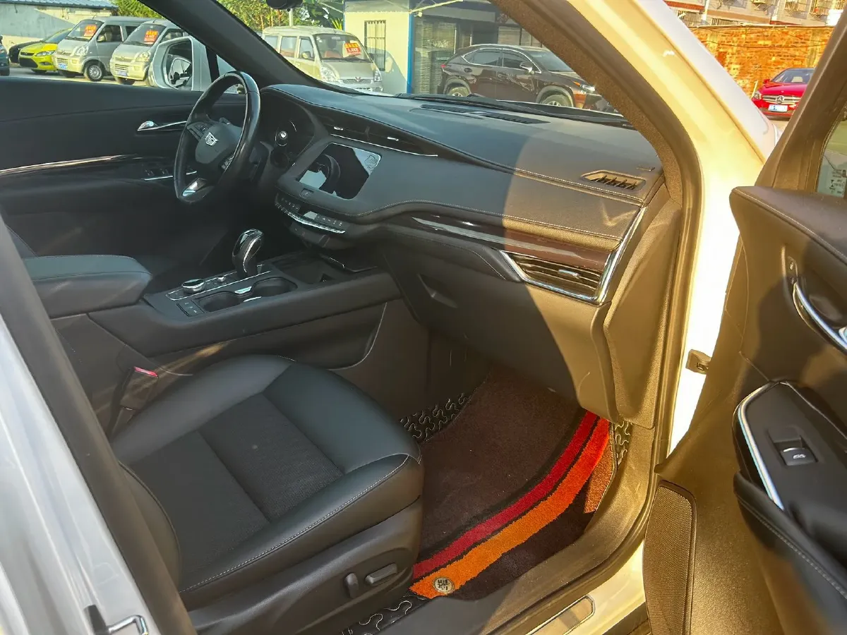 2018 Cadillac XT4 2.0T 241HP L4 9AT,autocango,china used car exporter,china ev exporter,chinese used car exporter,chinese used ev exporter