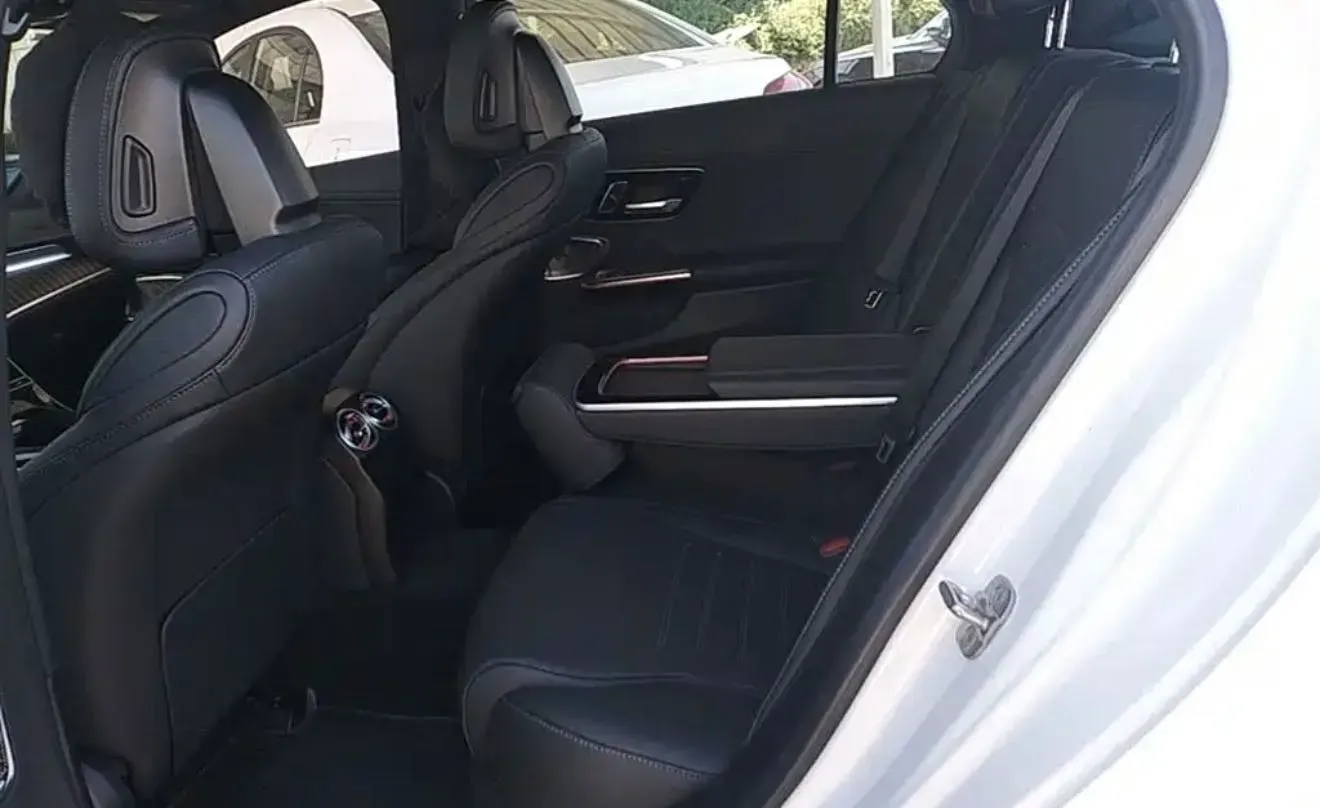 2024 Mercedes-Benz C Class 1.5T 204HP L4 9AT,autocango,china used car exporter,china ev exporter,chinese used car exporter,chinese used ev exporter