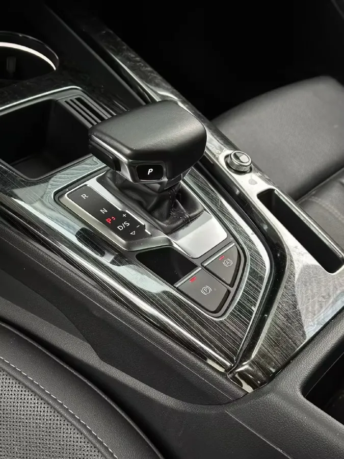 2020 Audi A4L 2.0T 190HP L4 7DCT,autocango,china used car exporter,china ev exporter,chinese used car exporter,chinese used ev exporter