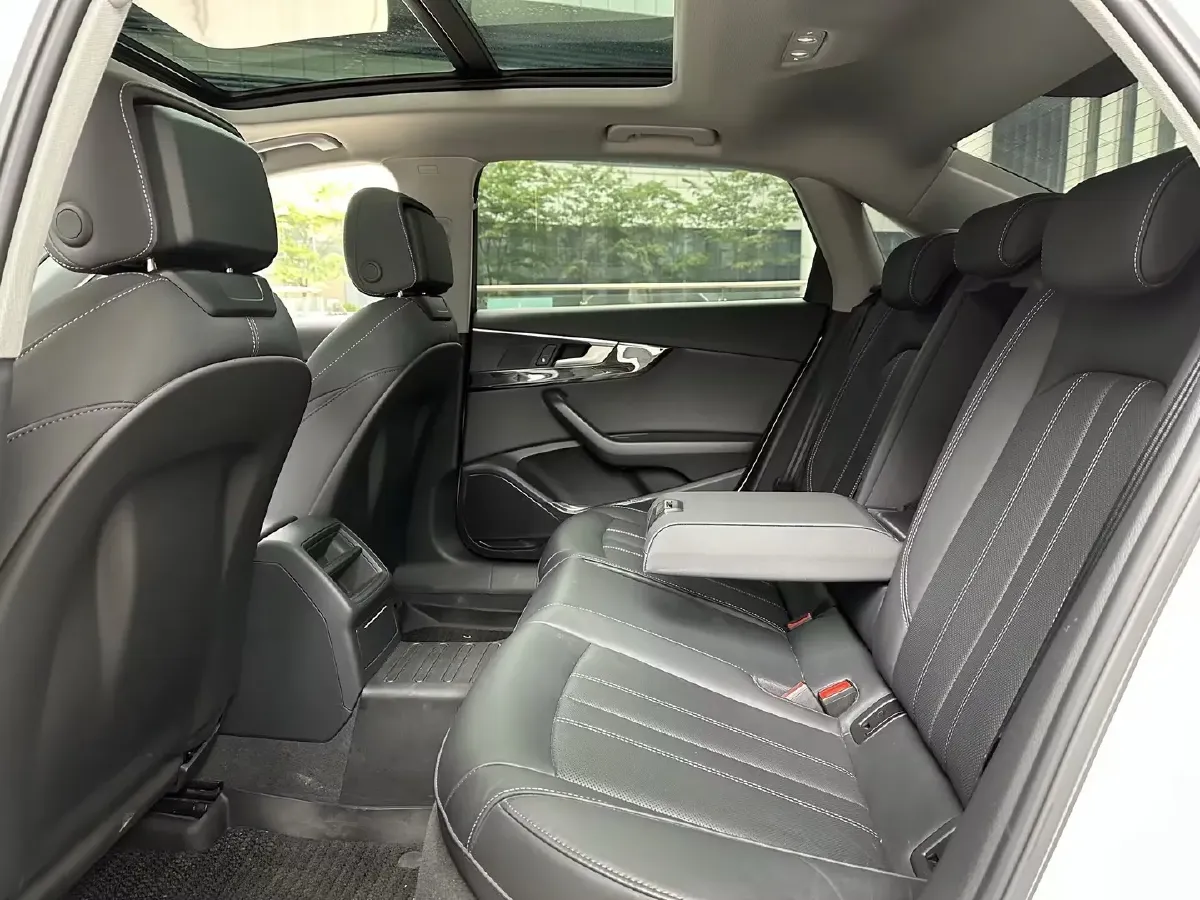 2020 Audi A4L 2.0T 190HP L4 7DCT,autocango,china used car exporter,china ev exporter,chinese used car exporter,chinese used ev exporter