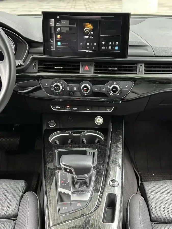2020 Audi A4L 2.0T 190HP L4 7DCT,autocango,china used car exporter,china ev exporter,chinese used car exporter,chinese used ev exporter