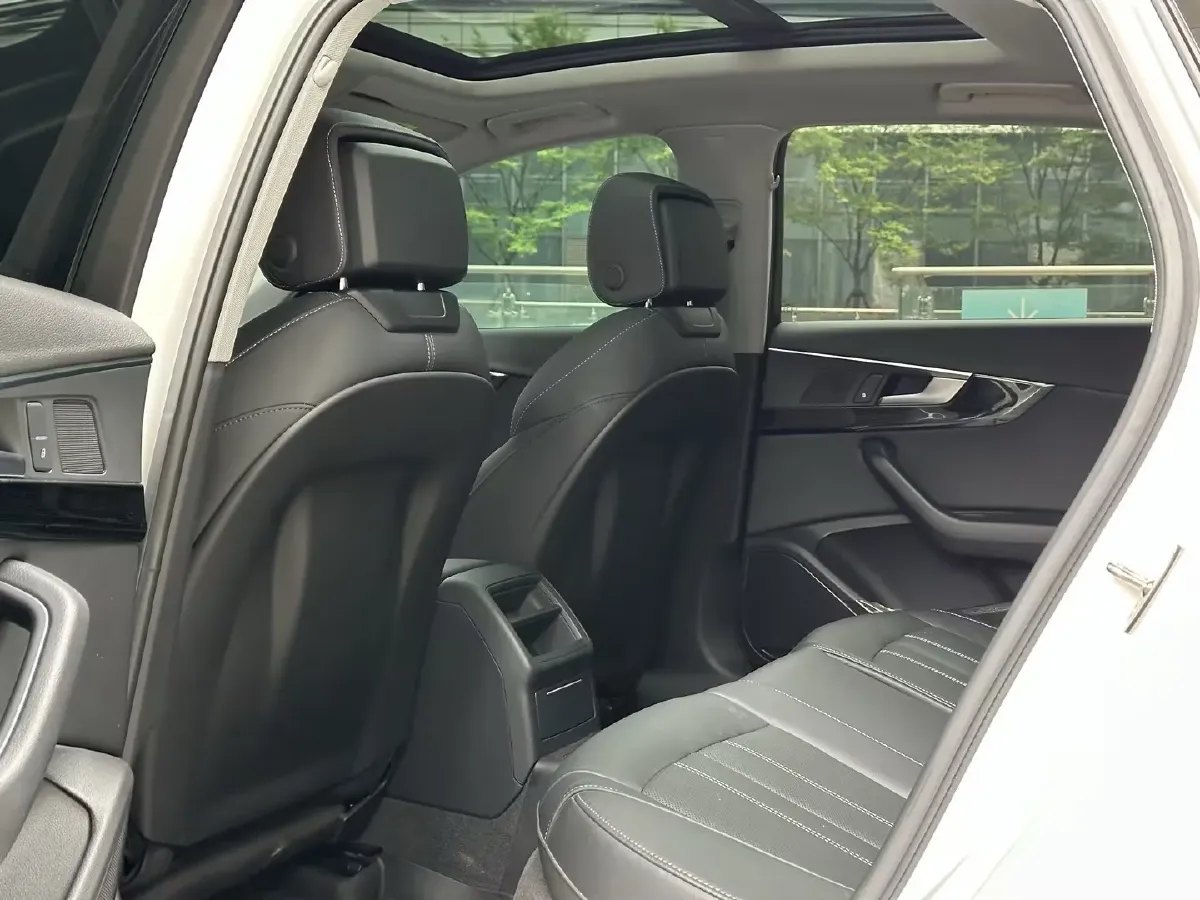 2020 Audi A4L 2.0T 190HP L4 7DCT,autocango,china used car exporter,china ev exporter,chinese used car exporter,chinese used ev exporter