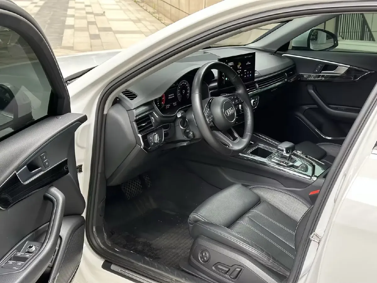 2020 Audi A4L 2.0T 190HP L4 7DCT,autocango,china used car exporter,china ev exporter,chinese used car exporter,chinese used ev exporter