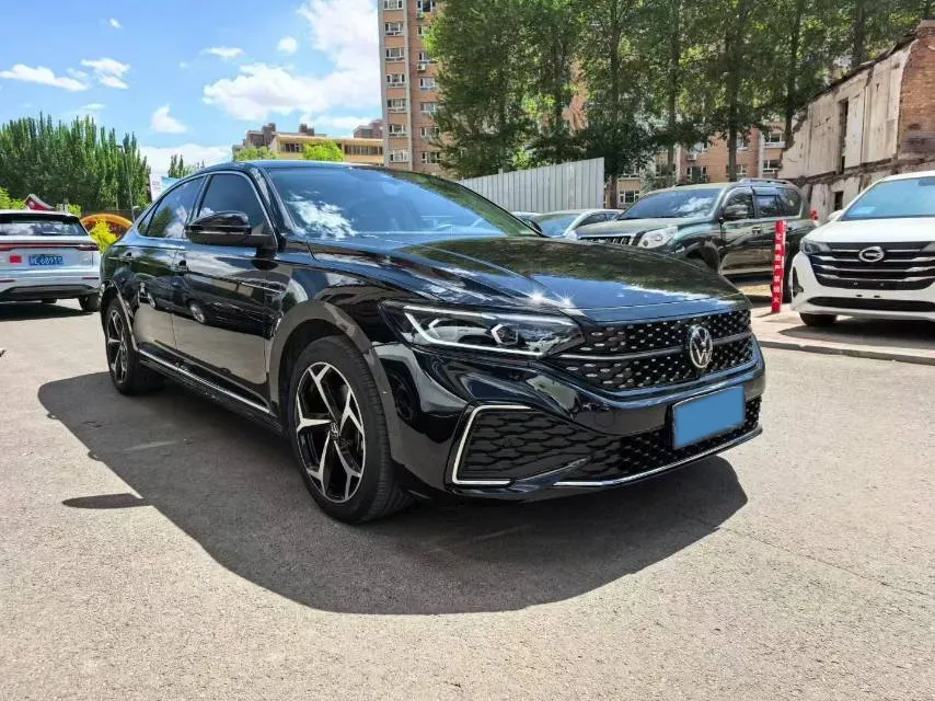 2024 Volkswagen Passat 2.0T 220HP L4 7DCT,autocango,china used car exporter,china ev exporter,chinese used car exporter,chinese used ev exporter