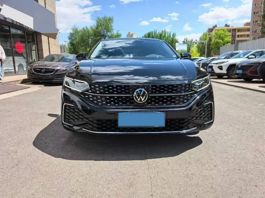 2024 Volkswagen Passat 2.0T 220HP L4 7DCT,autocango,china used car exporter,china ev exporter,chinese used car exporter,chinese used ev exporter