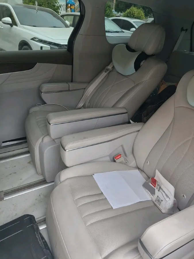 2025 Roewe iMAX8 1.5T 150HP L4 1DHT PHEV 24.7KWH,autocango,china used car exporter,china ev exporter,chinese used car exporter,chinese used ev exporter