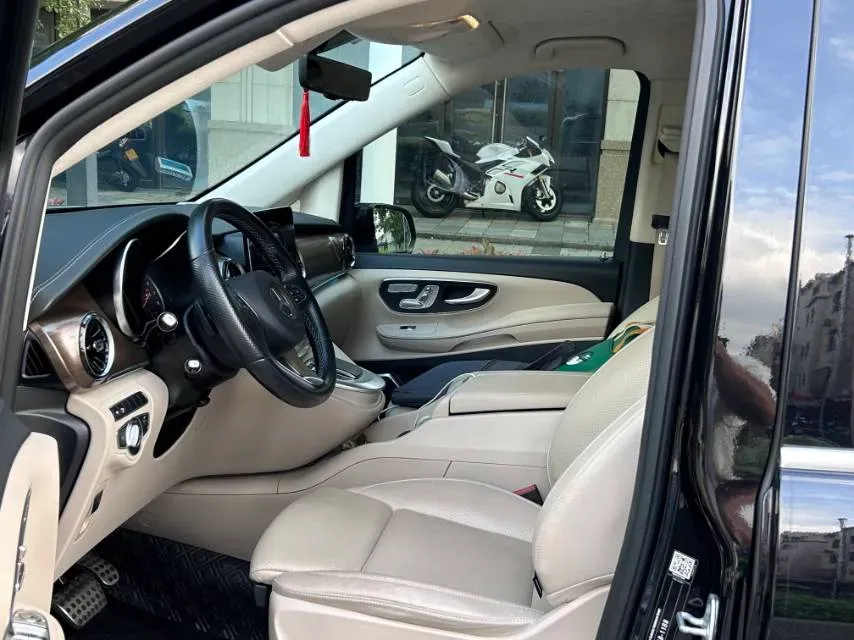 2022 Mercedes-Benz V Class 2.0T 211HP L4 9AT,autocango,china used car exporter,china ev exporter,chinese used car exporter,chinese used ev exporter