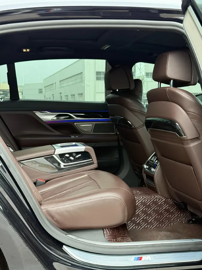 2021 BMW 7 Series 2.0T 265HP L4 8AT,autocango,china used car exporter,china ev exporter,chinese used car exporter,chinese used ev exporter
