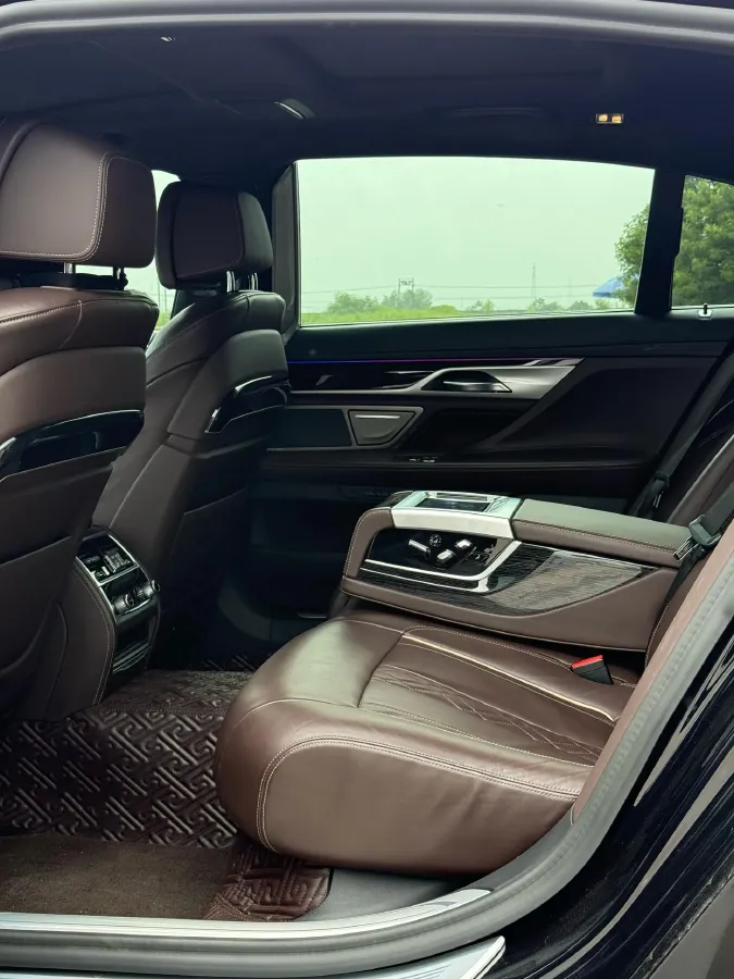 2021 BMW 7 Series 2.0T 265HP L4 8AT,autocango,china used car exporter,china ev exporter,chinese used car exporter,chinese used ev exporter