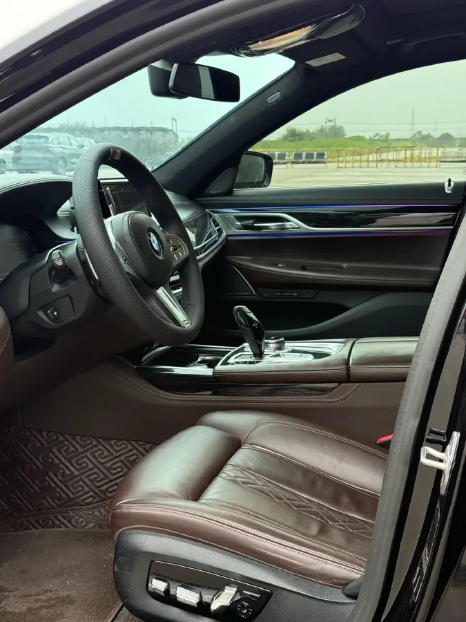 2021 BMW 7 Series 2.0T 265HP L4 8AT,autocango,china used car exporter,china ev exporter,chinese used car exporter,chinese used ev exporter