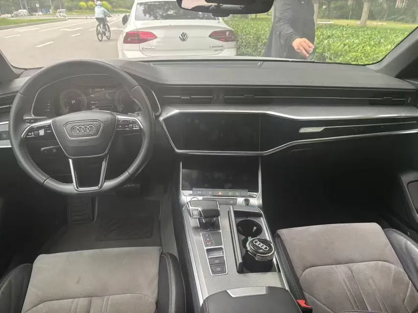 2019 Mercedes-Benz E Class 1.5T 184HP L4 9AT,autocango,china used car exporter,china ev exporter,chinese used car exporter,chinese used ev exporter