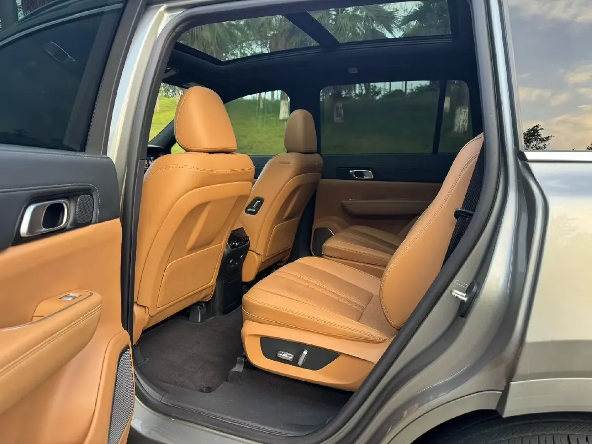 2020 Li ONE Range Extended 131HP REEV 40.5KWH,autocango,china used car exporter,china ev exporter,chinese used car exporter,chinese used ev exporter