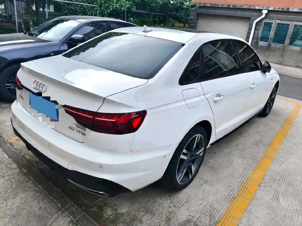 2022 Audi A4L 2.0T 190HP L4 7DCT,autocango,china used car exporter,china ev exporter,chinese used car exporter,chinese used ev exporter