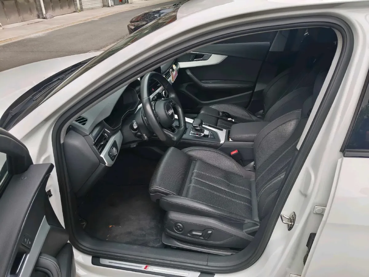 2022 Audi A4L 2.0T 190HP L4 7DCT,autocango,china used car exporter,china ev exporter,chinese used car exporter,chinese used ev exporter