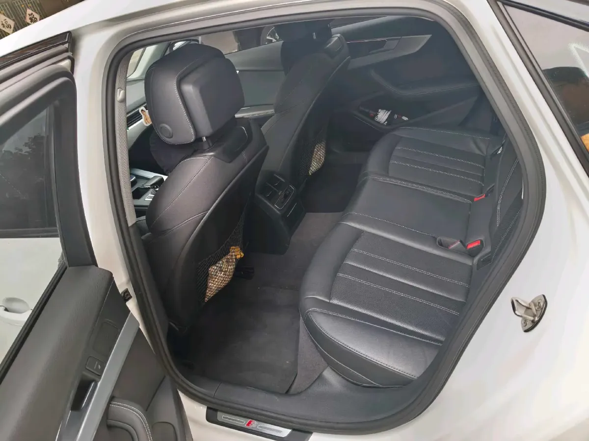 2022 Audi A4L 2.0T 190HP L4 7DCT,autocango,china used car exporter,china ev exporter,chinese used car exporter,chinese used ev exporter