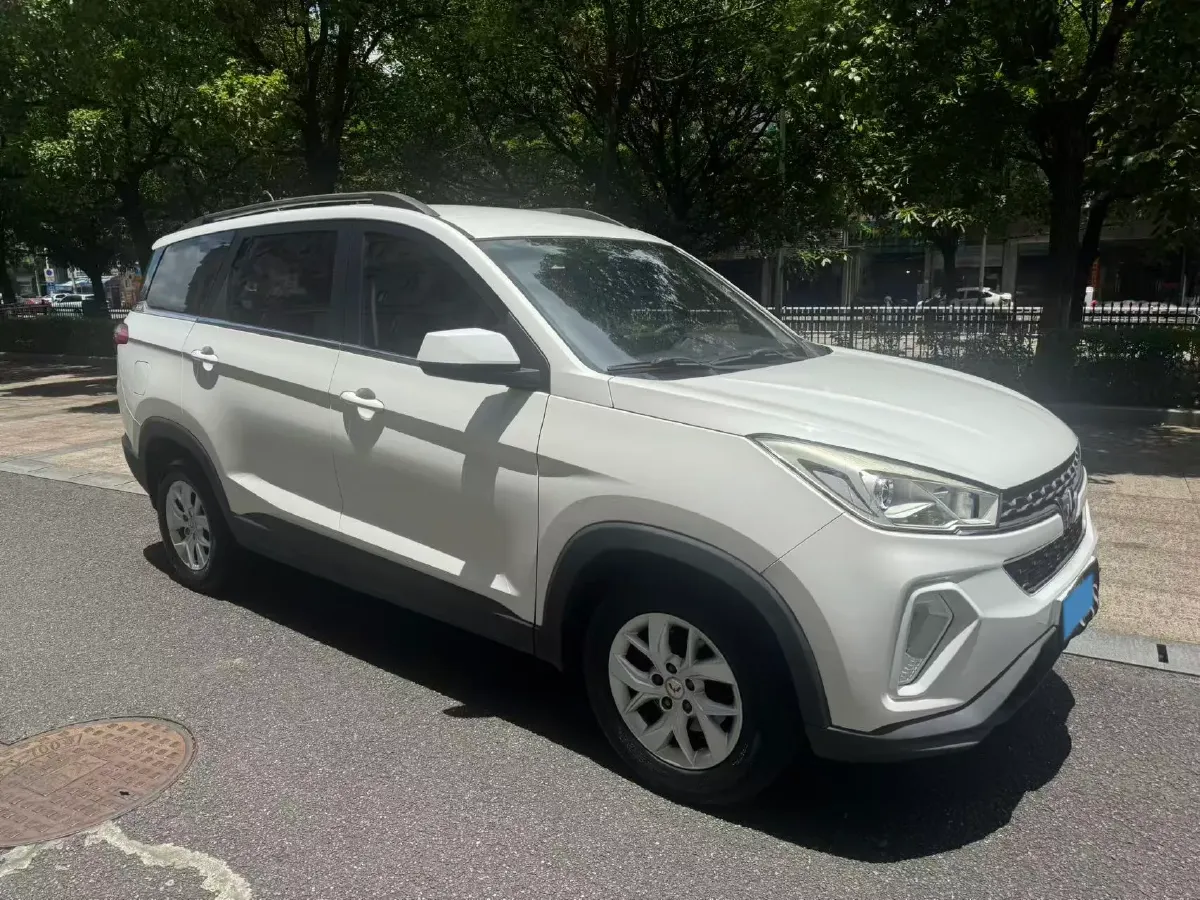 2019 WuLing HongGuang S3 1.5L 99HP L4 6MT,autocango,china used car exporter,china ev exporter,chinese used car exporter,chinese used ev exporter