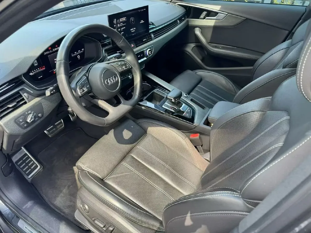 2023 Audi A4L 2.0T 190HP L4 7DCT,autocango,china used car exporter,china ev exporter,chinese used car exporter,chinese used ev exporter