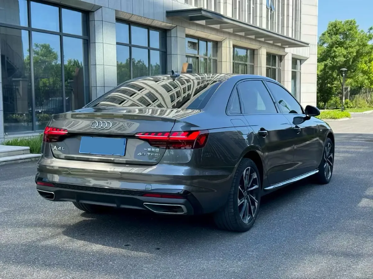 2023 Audi A4L 2.0T 190HP L4 7DCT,autocango,china used car exporter,china ev exporter,chinese used car exporter,chinese used ev exporter