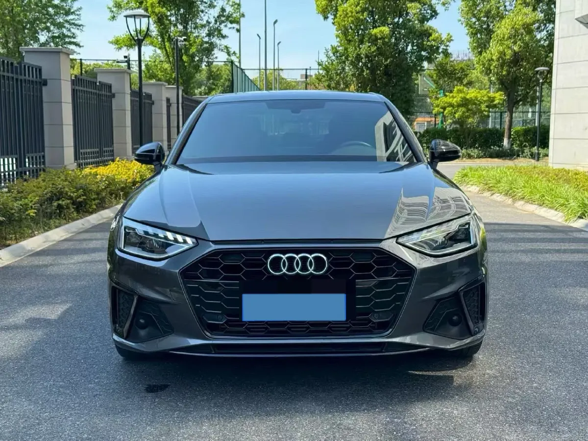 2023 Audi A4L 2.0T 190HP L4 7DCT,autocango,china used car exporter,china ev exporter,chinese used car exporter,chinese used ev exporter