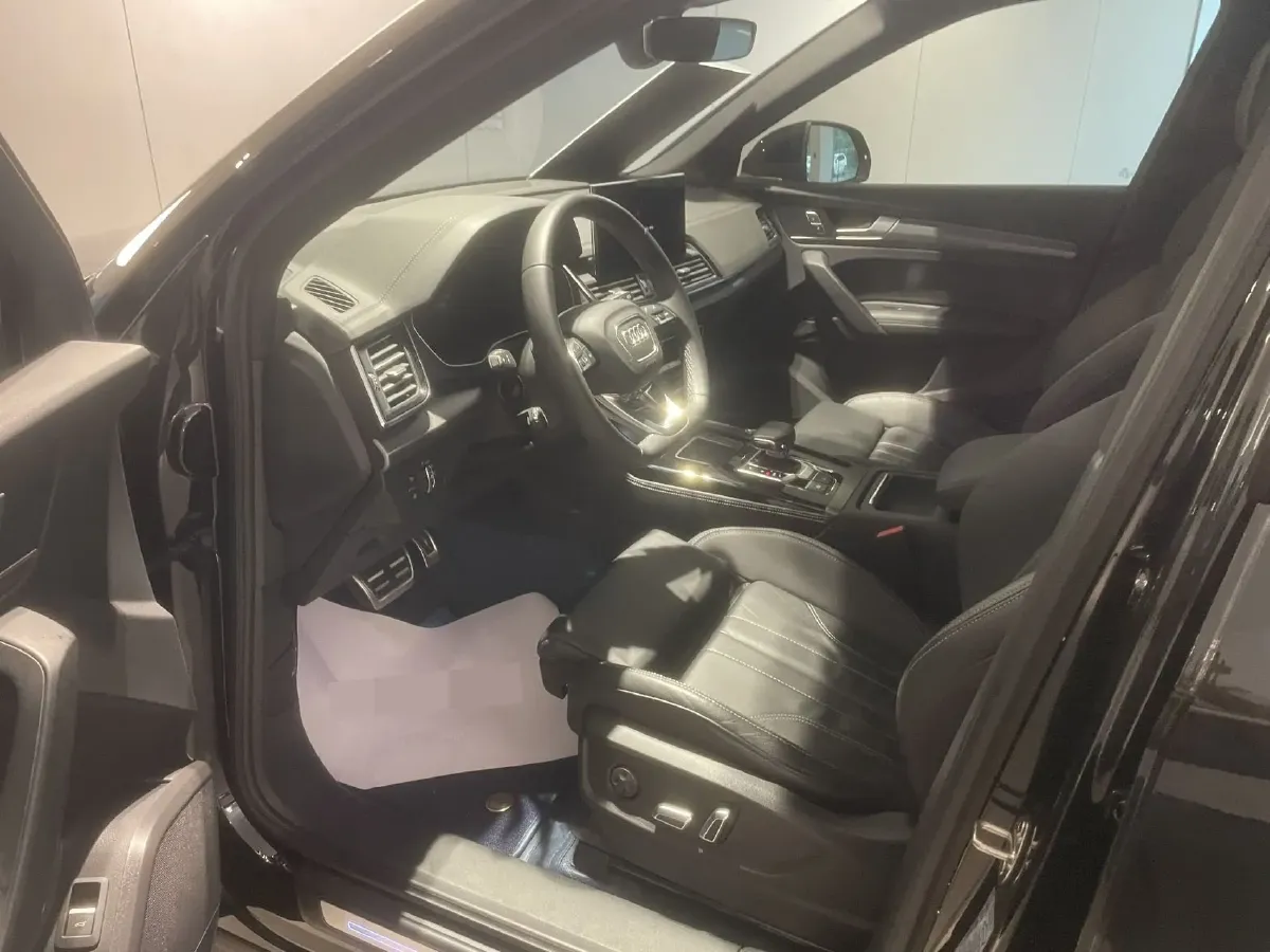 2024 Audi Q5L 2.0T 245HP L4 7DCT,autocango,china used car exporter,china ev exporter,chinese used car exporter,chinese used ev exporter