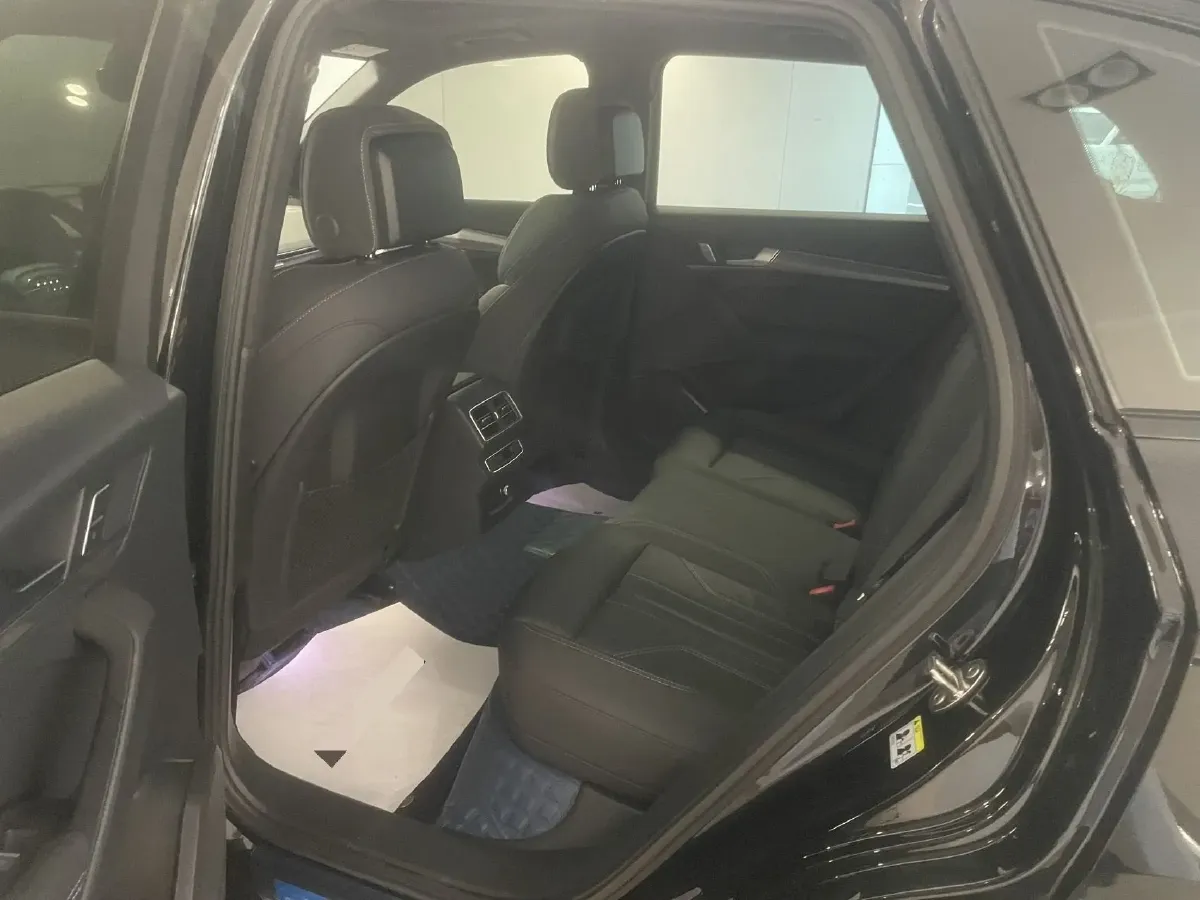 2024 Audi Q5L 2.0T 245HP L4 7DCT,autocango,china used car exporter,china ev exporter,chinese used car exporter,chinese used ev exporter