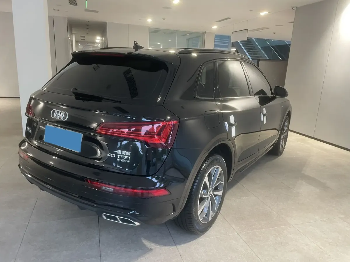 2024 Audi Q5L 2.0T 245HP L4 7DCT,autocango,china used car exporter,china ev exporter,chinese used car exporter,chinese used ev exporter