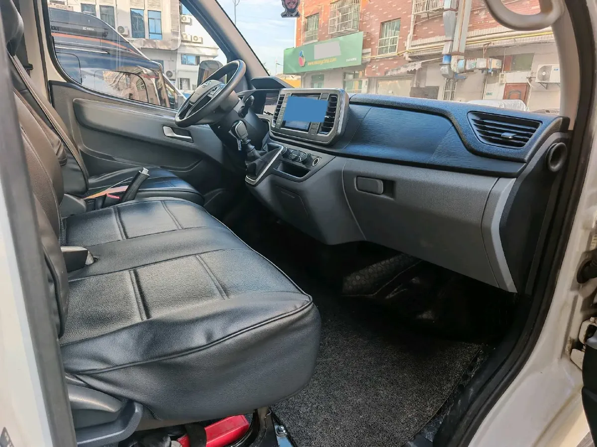 2021 MAXUS XinTu V80 2.0T 127HP L4 6MT,autocango,china used car exporter,china ev exporter,chinese used car exporter,chinese used ev exporter