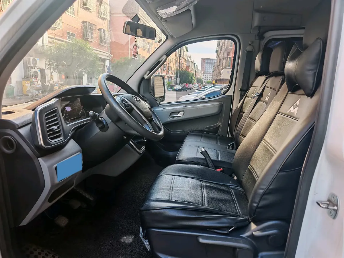 2021 MAXUS XinTu V80 2.0T 127HP L4 6MT,autocango,china used car exporter,china ev exporter,chinese used car exporter,chinese used ev exporter