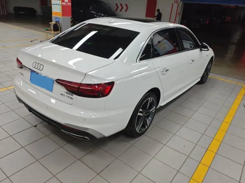 2022 Audi A4L 2.0T 190HP L4 7DCT,autocango,china used car exporter,china ev exporter,chinese used car exporter,chinese used ev exporter