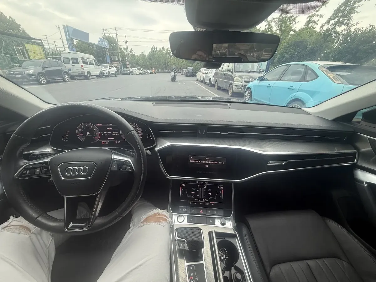 2021 Audi A6L 2.0T 224HP L4 7DCT,autocango,china used car exporter,china ev exporter,chinese used car exporter,chinese used ev exporter