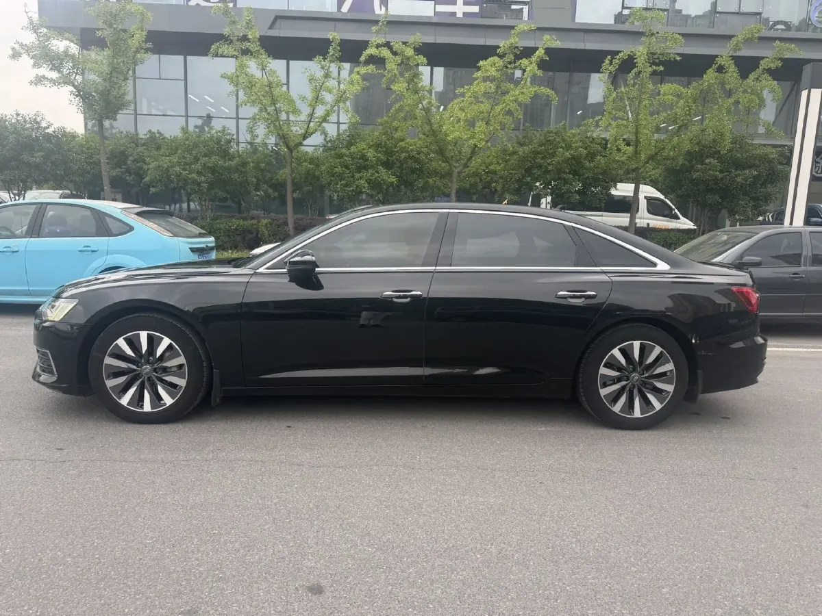 2021 Audi A6L 2.0T 224HP L4 7DCT,autocango,china used car exporter,china ev exporter,chinese used car exporter,chinese used ev exporter